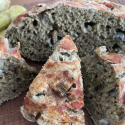 10月パン　(マコモタケ入りバジルトマトソースフォカッチャ)focaccia
