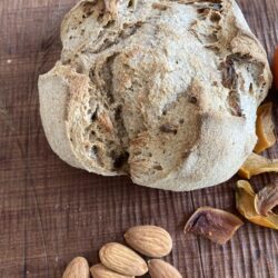 11月パン campagne di kaki(柿アーモンドきな粉入りカンパーニュ)