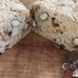 1月パン 玄米100%(干し柿黒豆入り)