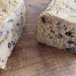 1月パン 玄米100%(古代黒米+自家製味噌入り)