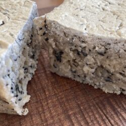 4月パン　玄米１００％（新物祝島ひじき入り）