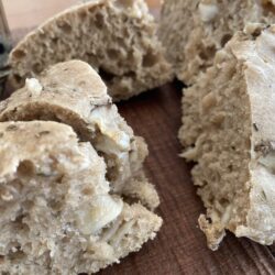 4月パン　(菊芋バルサミコ酢ローズマリーの香りフォカッチャ)focaccia