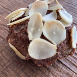 6月torta di miglio 高キビ(雑穀)の梅トルタ(黒カルダモンの香り)