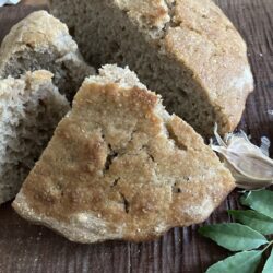 9月パン　(カレーリーフニンニクフォカッチャ) focaccia